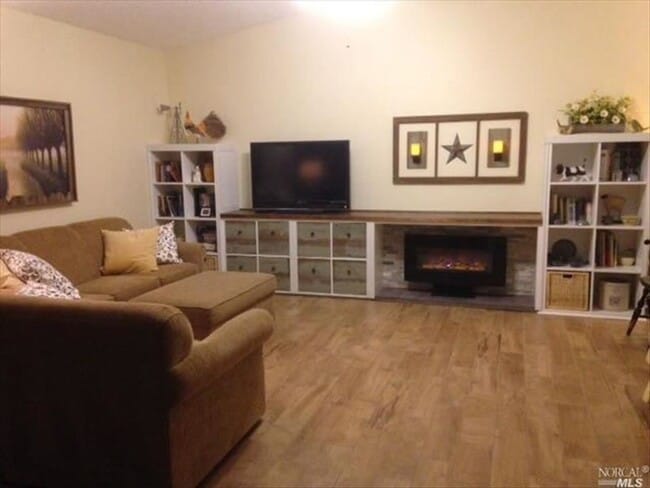 2842 Montclair Way in Fairfield, CA - Building Photo - Building Photo