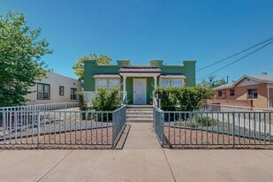 1015 5th St NW in Albuquerque, NM - Building Photo