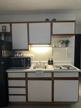 2410 Rio Dr, Unit 202 in Bullhead City, AZ - Building Photo - Building Photo