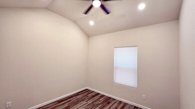 1012 N Eva Ave in Monahans, TX - Foto de edificio - Building Photo