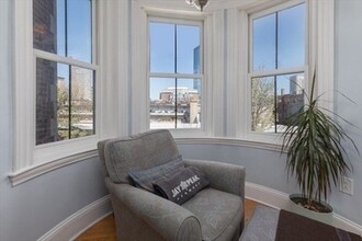 24 Montgomery St, Unit 3 in Boston, MA - Building Photo - Building Photo