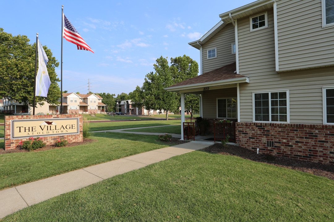 The Village at Old Town in Topeka, KS - Foto de edificio
