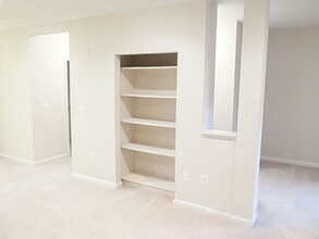 4860 Eisenhower Ave in Alexandria, VA - Building Photo - Building Photo