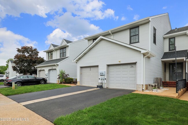 24 Chestnut Way in Englishtown, NJ - Building Photo - Building Photo