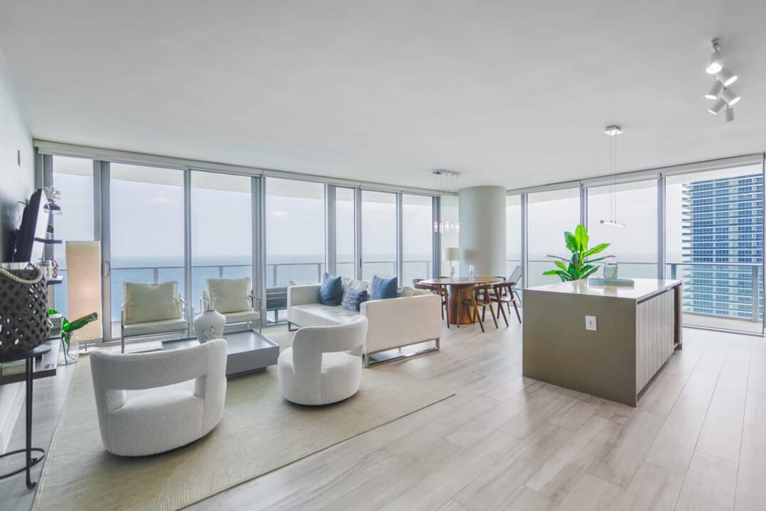 4111 S Ocean Dr in Hollywood, FL - Foto de edificio