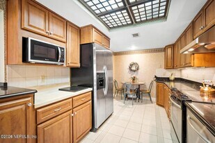 10137 Leisure Ln S in Jacksonville, FL - Building Photo