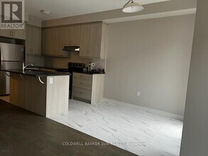 22 Keppel Cir in Brampton, ON - Building Photo - Building Photo