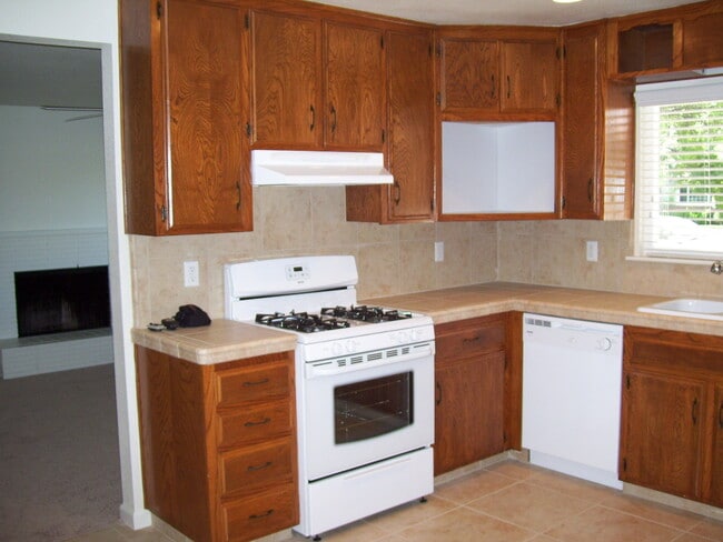 2817 E Hampton Way in Fresno, CA - Building Photo - Building Photo