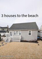 5 New Brunswick Ave in Lavallette, NJ - Building Photo