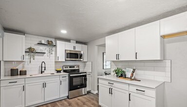 316 E 46th Pl in Garden City, ID - Building Photo - Building Photo