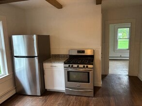 94 Berlin St, Unit 1 in Clinton, MA - Building Photo - Building Photo