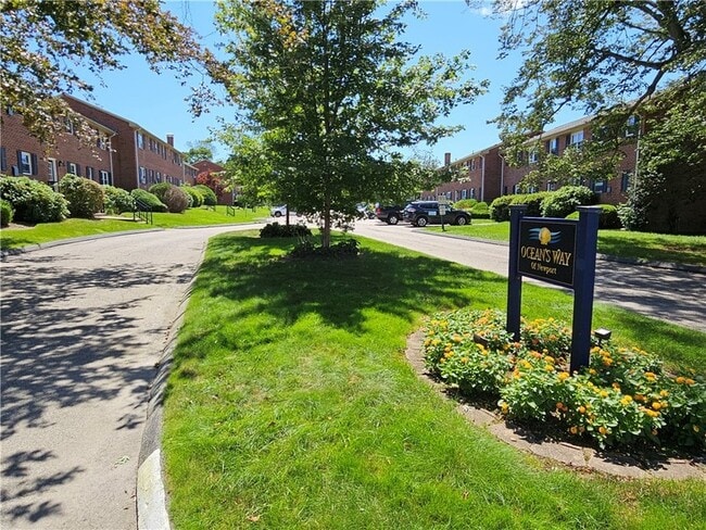 70 Carroll Ave, Unit 1G in Newport, RI - Building Photo - Building Photo
