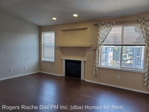 300 N Oak Harbor St-Unit -Unit C302 in Oak Harbor, WA - Building Photo - Building Photo