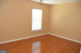 17 Dogwood Ln in Phillipsburg, NJ - Building Photo