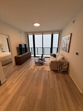 105 NE 25th St, Unit B2 in Miami, FL - Foto de edificio - Building Photo