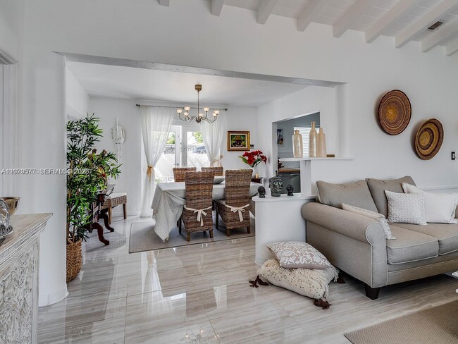 6910 Rue Notre Dame in Miami Beach, FL - Building Photo - Building Photo