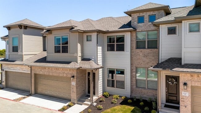 property at 2500 Forest Creek Dr