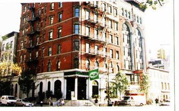 66 W Ninth St in New York, NY - Building Photo - Building Photo