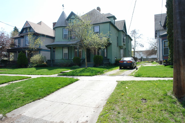 1715 W Pacific Ave in Spokane, WA - Foto de edificio - Building Photo