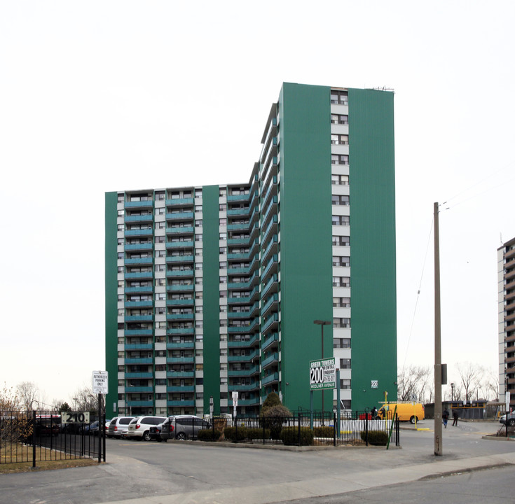 Green Towers in Toronto, ON - Building Photo