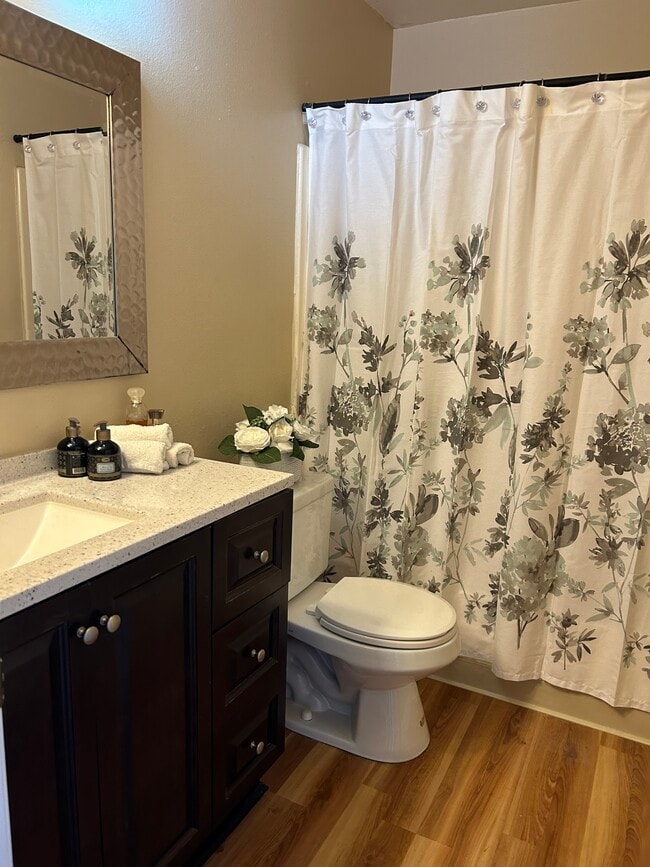 19036 Kittridge St in Los Angeles, CA - Building Photo - Building Photo