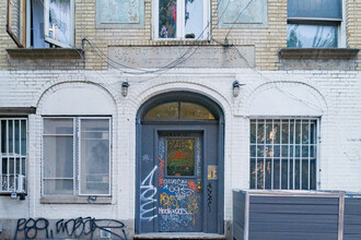 431 E 6th St in New York, NY - Building Photo - Building Photo