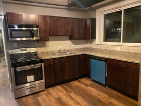 8425 S Marquette Ave, Unit 1 in Chicago, IL - Building Photo