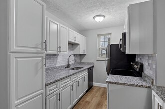 The Courtyard of Oakley in Cincinnati, OH - Foto de edificio - Building Photo