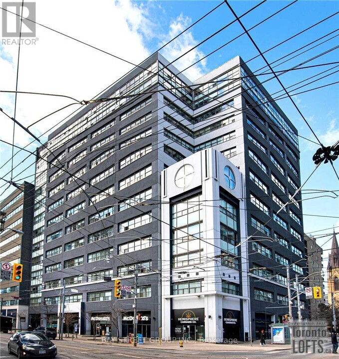 700-700 King St W in Toronto, ON - Building Photo