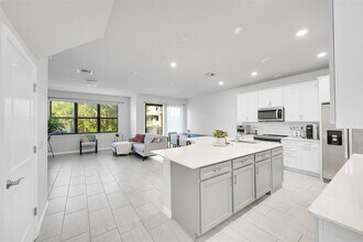 8247 Cinch Way in Greenacres, FL - Foto de edificio - Building Photo