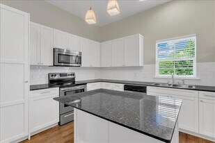 357 N Woods St in Sherman, TX - Building Photo