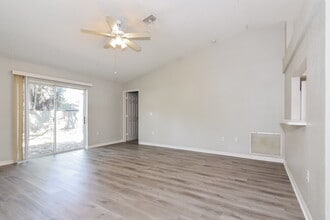 306 Carriage Crossing Cir in Brandon, FL - Foto de edificio - Building Photo