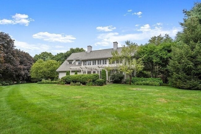 11 Clovelly Rd in Newton, MA - Building Photo - Building Photo