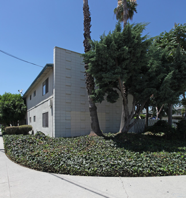 Fashion Lane in El Monte, CA - Foto de edificio - Building Photo