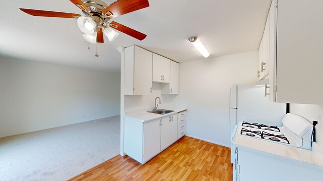 1004 Ignacio Blvd in Novato, CA - Building Photo - Building Photo