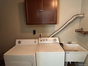 1605 E Greig Ave in Madison Heights, MI - Building Photo - Building Photo