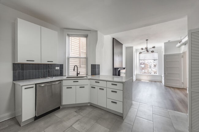 1841 N Kedzie Ave, Unit 2F in Chicago, IL - Building Photo - Building Photo