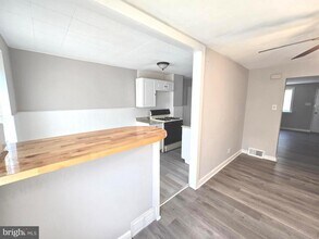 5860 Oxford Ave in Philadelphia, PA - Building Photo - Building Photo