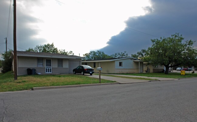 402-410 Millspaugh St in San Angelo, TX - Building Photo - Building Photo