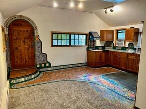 90 6th St in Ashland, OR - Building Photo - Building Photo