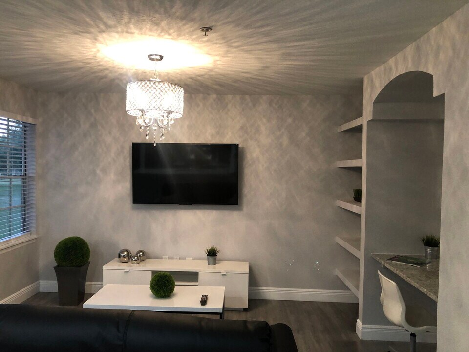7350 Westpointe Blvd in Orlando, FL - Building Photo