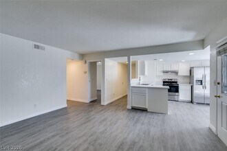 3790 Shirebrook Dr in Las Vegas, NV - Building Photo - Building Photo