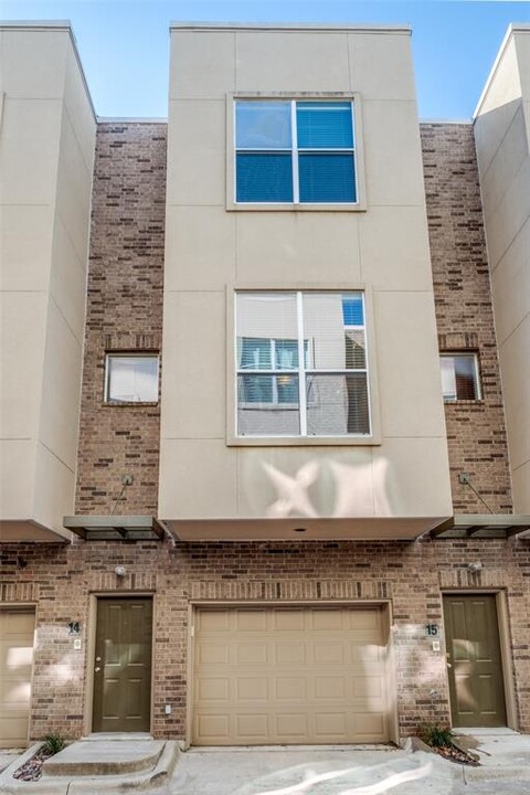 4225 McKinney Ave in Dallas, TX - Building Photo