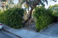 852 W Knoll Dr in West Hollywood, CA - Building Photo - Building Photo