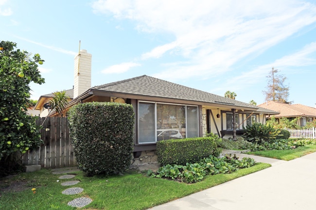 7102 Heil Ave in Huntington Beach, CA - Building Photo - Building Photo