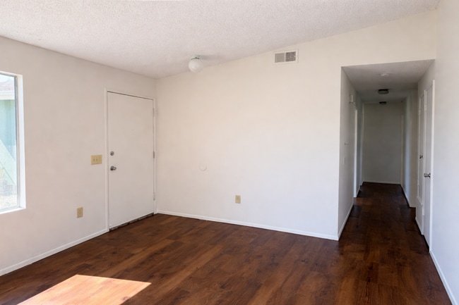 6124 Dracaena Ct in San Diego, CA - Building Photo - Building Photo