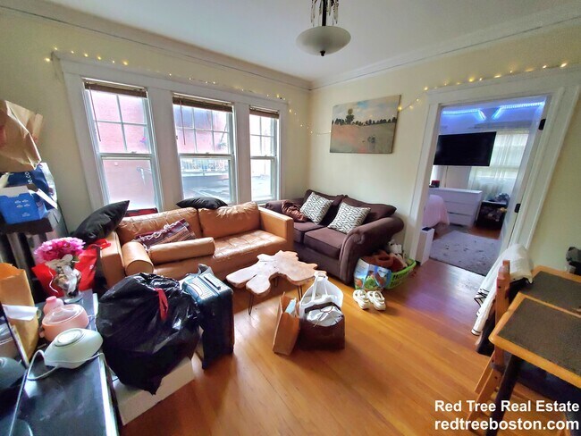 27 High St, Unit 1 in Brookline, MA - Building Photo - Building Photo