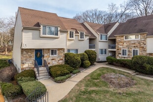 Heritage Square at Aberdeen in Matawan, NJ - Building Photo