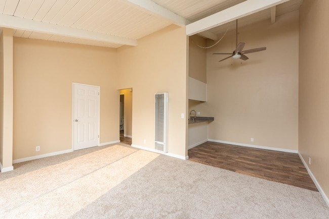 Country Club Apartments