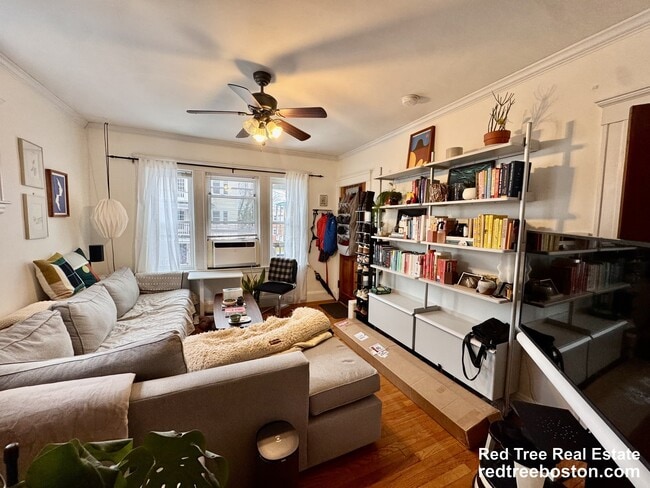 25 St Peter St, Unit 2R in Boston, MA - Foto de edificio - Building Photo